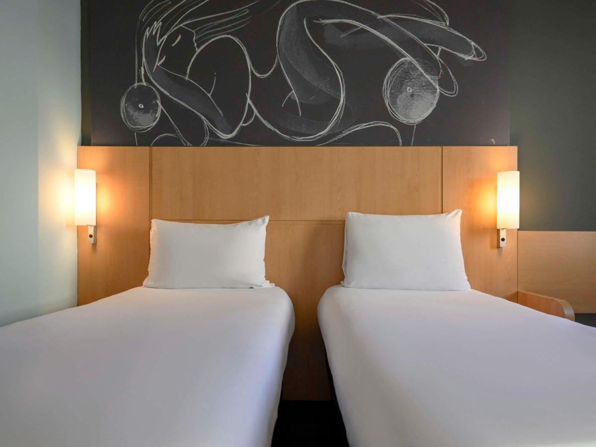Ibis Skopje City Center Exterior photo